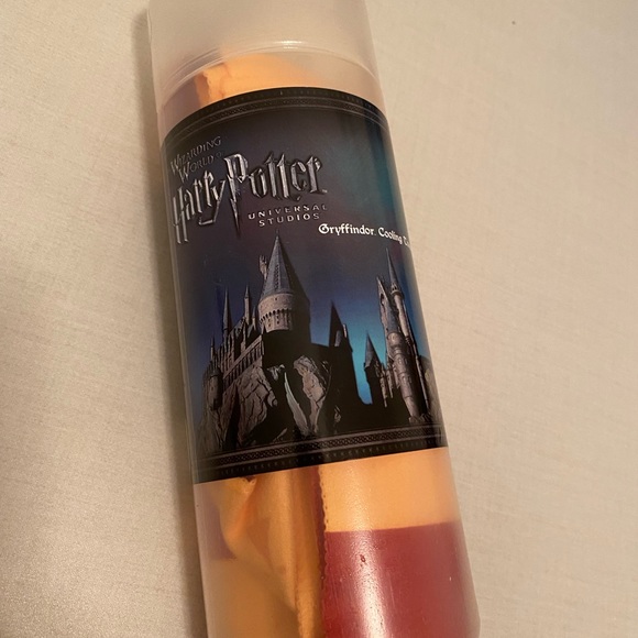 Disney Harry Potter Gryffindor Cooling Towel - Picture 2 of 4
